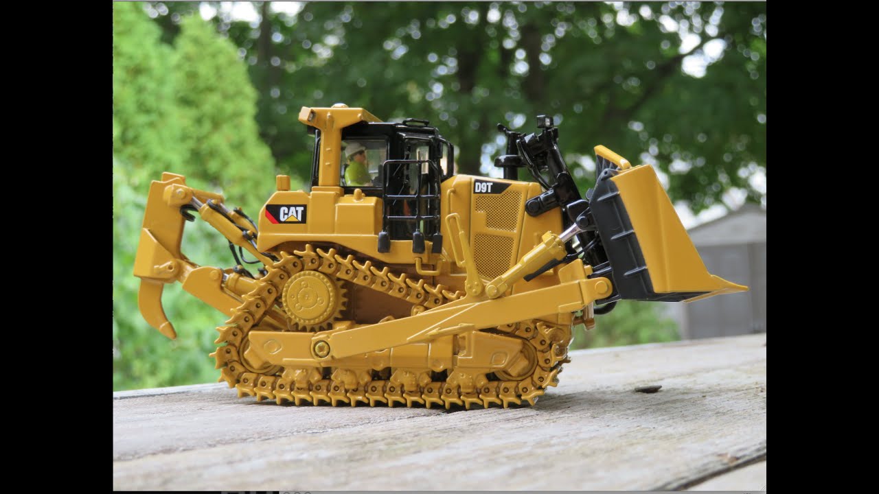 Diecast Masters 1:50 Caterpillar D9T Review 85944 - YouTube